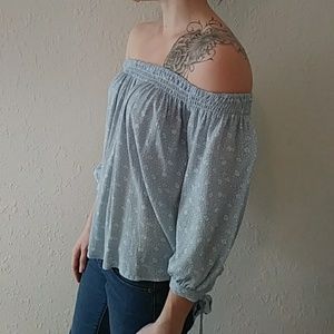 🎊Cute off shoulder top!